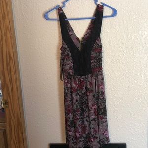 Perfect summer wedding dress. Size small 2-4